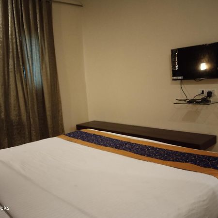 Redfox Hotel- Aminjikarai Chennai Dış mekan fotoğraf